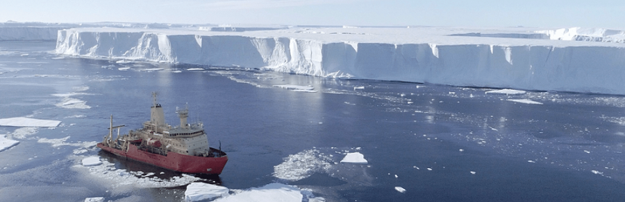 Với diện tích lớn, khoảng 192.000 km2, sông băng Ngày Tận Thế là một trong những sông băng lớn nhất và quan trọng nhất ở Nam Cực.