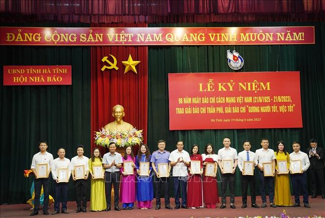 Báo chí đóng góp tích cực vào sự phát triển của đất nước - Hình 2 Bao chi dong gop tich cuc vao su phat trien cua dat nuoc-Hinh-2