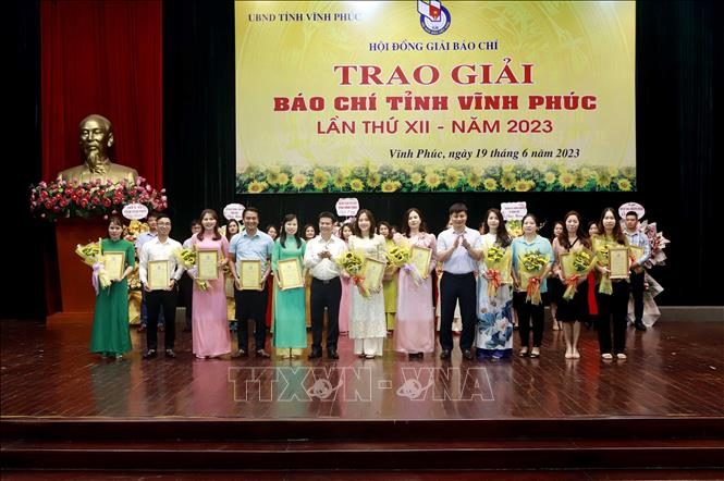 Báo chí đóng góp tích cực vào sự phát triển của đất nước Bao chi dong gop tich cuc vao su phat trien cua dat nuoc