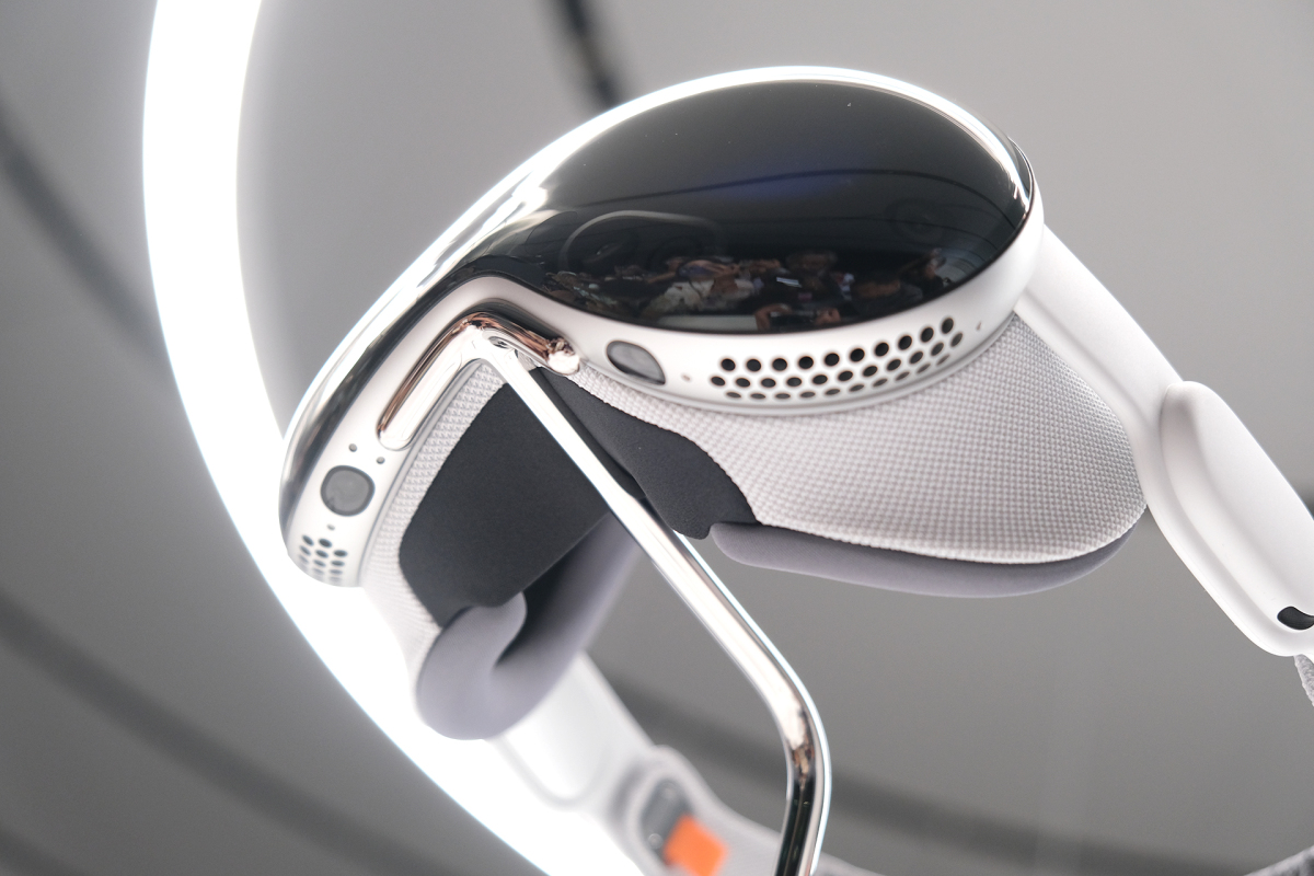 Hiện vẫn chưa rõ giá bán của phiên bản Vision Pro giá rẻ và liệu nó sẽ được định giá cho người tiêu dùng thông thường hay không.