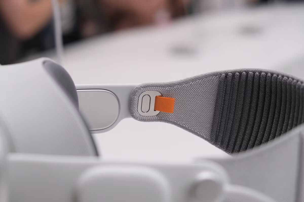 Vision Pro không chỉ là một chiếc kính thực tế ảo thông thường, mà nó còn đánh dấu sự tiến bộ của công nghệ và khả năng sáng tạo của Apple.