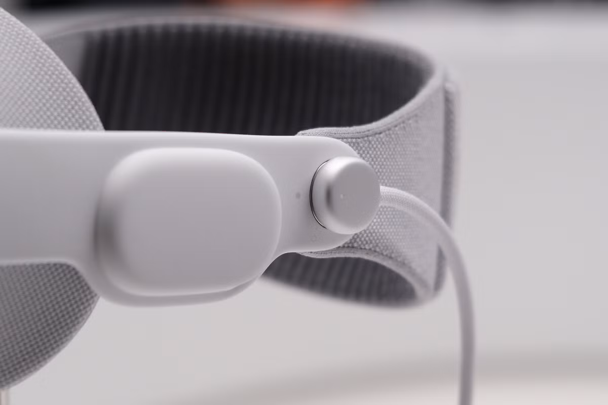 Sản phẩm này được trang bị nhiều tính năng độc đáo như công nghệ EyeSight và hệ thống theo dõi bàn tay, giúp người dùng tận hưởng trải nghiệm thực tế ảo tuyệt vời hơn bao giờ hết.