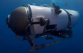 Titan là một trong 3 loại tàu lặn có người lái do OceanGate vận hành. Nó được trang bị một bệ tương tự như một con tàu khô, được sử dụng để phóng và thu hồi các tàu lặn có người lái.