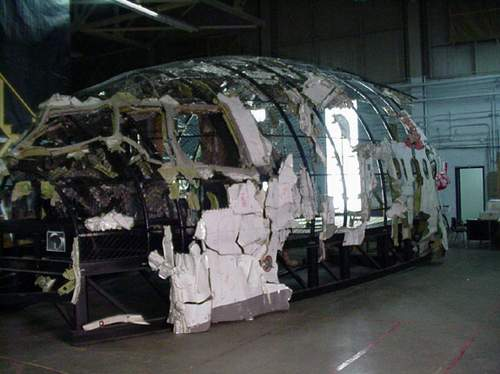 Tuy nhiên, chỉ sau một thời gian ngắn từ khi cất cánh, phi hành đoàn đã phát hiện ra sự cố về hệ thống điện trên máy bay McDonnell Douglas MD-11.