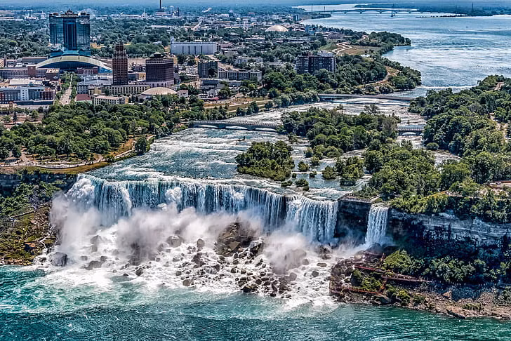  Thác nước Niagara, hay còn được gọi là thác Buffalo, đã từ lâu trở thành một trong những kỳ quan thiên nhiên nổi tiếng nhất thế giới.
