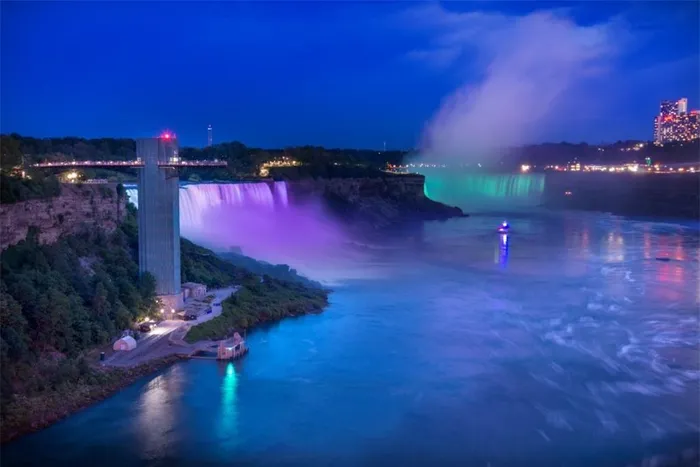 Mặc dù không phải là thác cao nhất thế giới, thác Niagara vẫn là một trong những điểm du lịch đẹp và ấn tượng nhất, với khối lượng nước khổng lồ và khung cảnh đẹp mê hồn.