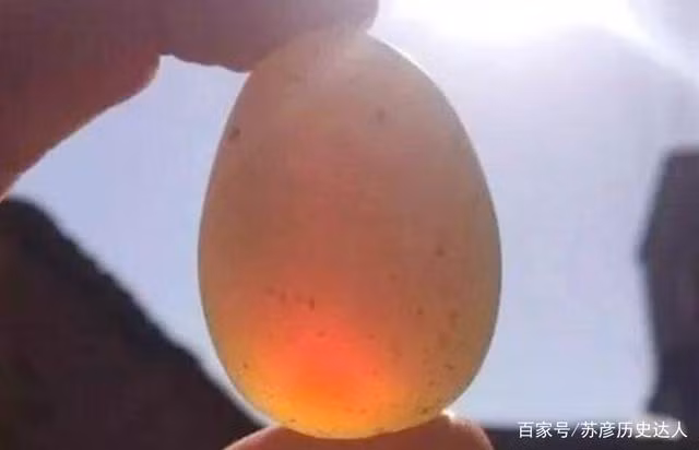 Với giá trị đá quý và lịch sử của nó, các chuyên gia đề nghị mua lại cặp đá với giá 2,6 tỷ đồng.