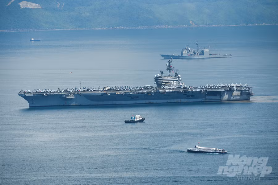 Ngoài các nhiệm vụ tuần tra trên các vùng biển ở châu Á - Thái Bình Dương, USS Ronald Reagan cũng có một căn cứ chính tại cảng Yokosuka, tỉnh Kanagawa (Nhật Bản).