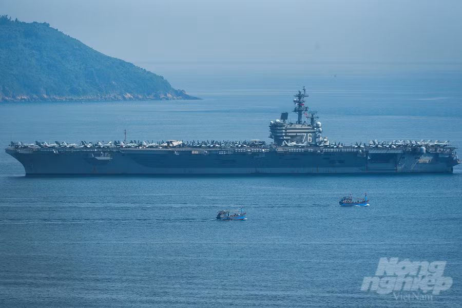 Chuyến thăm lần này diễn ra đúng dịp hai nước kỷ niệm 10 năm quan hệ đối tác toàn diện. Trước đó, vào các năm 2018, 2020 các tàu CVN-70, CVN-71 cùng của Hạm đội Thái Bình Dương đã đến thăm Đà Nẵng.