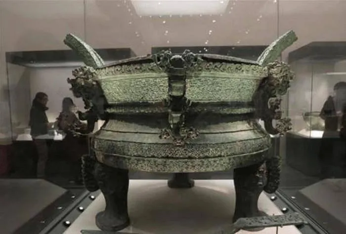 Với giá trị lịch sử và nghệ thuật của nó, chiếc đỉnh đồng này đã thu hút sự chú ý của các chuyên gia và nhà khảo cổ, và hiện đang được trưng bày và lưu giữ tại Bảo tàng tỉnh Hà Nam (Trung Quốc).