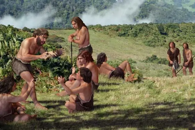 Ngoài ra, Neanderthals cũng đã phát triển nhiều kỹ thuật và văn hóa. Họ đã dùng công cụ đá để săn bắt và chế tạo, tạo ra các dụng cụ đa dạng để đáp ứng nhu cầu sinh tồn và cuộc sống hàng ngày. Họ cũng đã sở hữu khả năng dệt sợi, đan lưới và chế tác trang sức đẹp như người hiện đại.