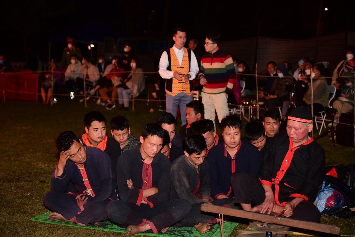 Lễ hội được tổ chức vào đầu mùa đông âm lịch, thời điểm quan trọng trong vòng đời của cây trồng và đất đai.