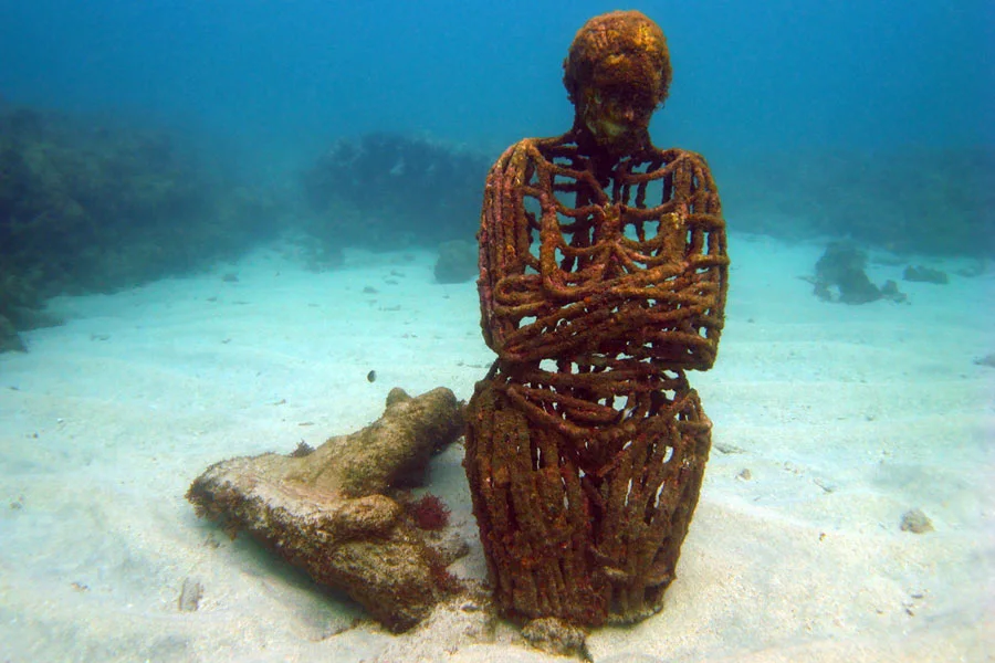 Mặc dù địa điểm tham quan dưới nước này rất độc đáo nhưng trông cũng khá rùng rợn.