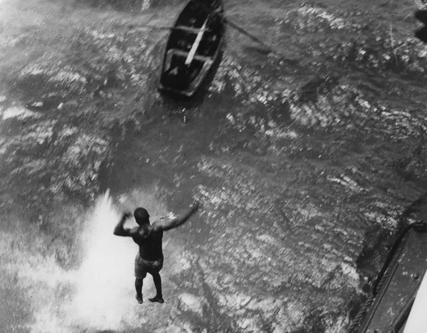 1. Năm 1896: Một đợt nắng nóng kéo dài 10 ngày tấn công miền đông Bắc Mỹ vào năm 1896, theo đó, khoảng 1.500 người đã chết do thời tiết nắng nóng gay gắt, ảnh hưởng đến các thành phố New York, Boston, Newark và Chicago.