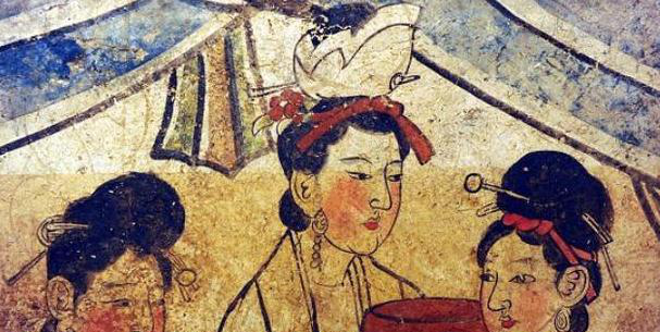 Các vết dầu, vết tay và bụi bẩn có thể gắn kết vào các sợi vải và gây ra vết bẩn hoặc đồng hóa màu sắc của tác phẩm nghệ thuật.