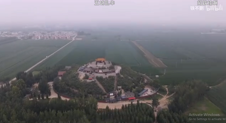 Để giải mã hiện tượng này, các chuyên gia đã đến lăng Thiên Tử và tiến hành nghiên cứu. Kết quả sau đó tiết lộ rằng âm thanh kỳ lạ không liên quan gì đến Hoàng đế Hiếu Tĩnh. Thay vào đó, nó có nguyên nhân từ cấu trúc đặc biệt của bậc thang. (Ảnh: Bilibili)