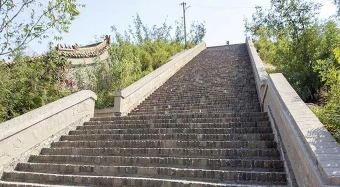 Năm 1994, một công nhân tình cờ phát hiện ra sự kỳ lạ này trong lúc dọn dẹp vệ sinh nơi đây. Âm thanh tong tong, giống như tiếng nước chảy nhỏ giọt, xuất hiện mỗi khi có ai đó đi qua.(Ảnh: Sohu)