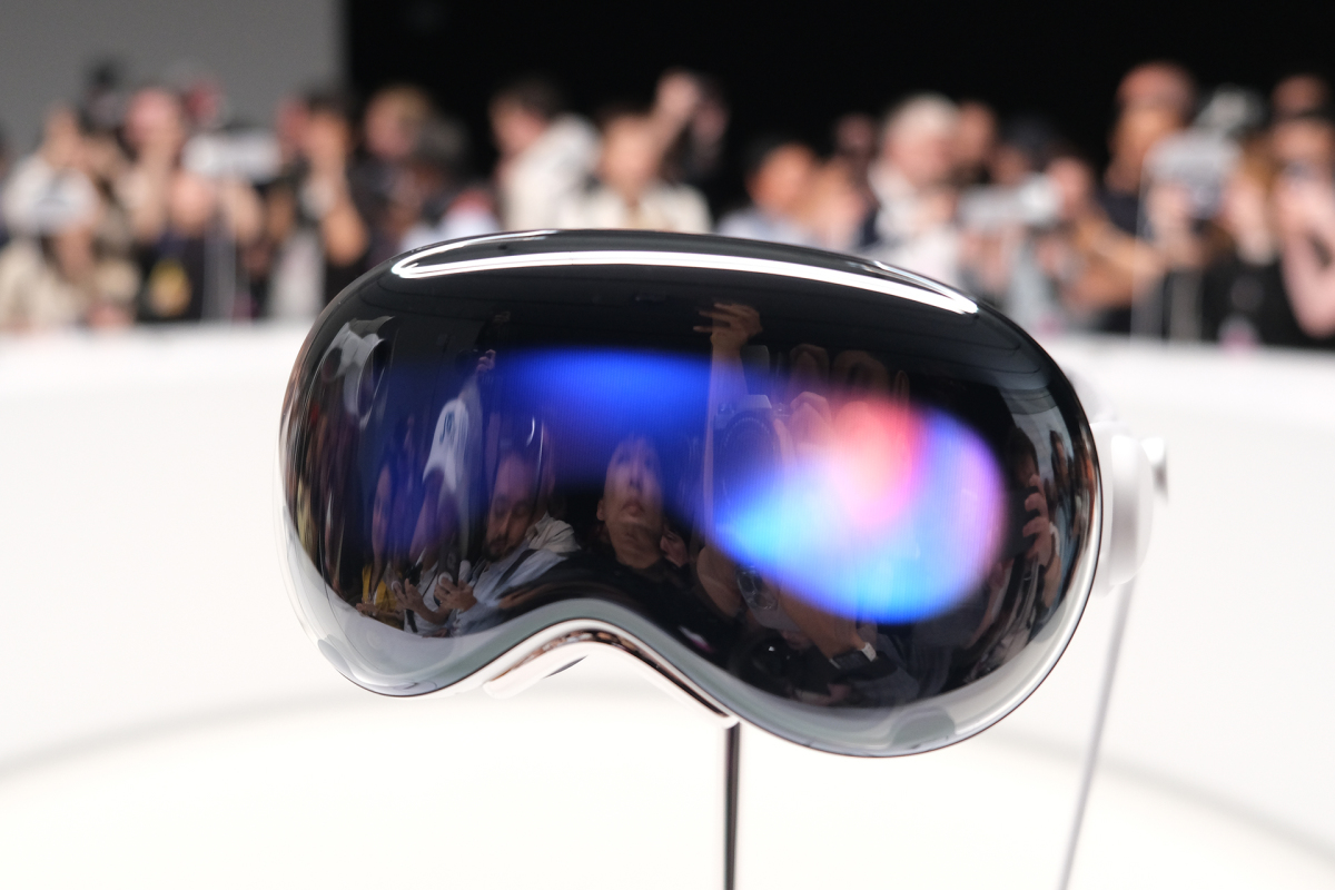 Vision Pro sở hữu một màn hình hiển thị chất lượng cao, mang đến trải nghiệm hình ảnh sống động và sắc nét.