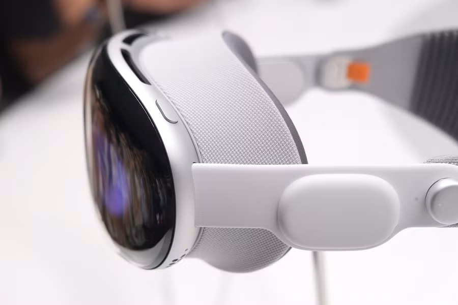 Điều này đặc biệt hữu ích khi sử dụng Vision Pro cho việc xem phim, chơi game hoặc thực hiện các công việc sáng tạo đòi hỏi độ chính xác cao.