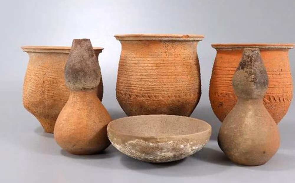 Đào Ưng Đỉnh là một ví dụ xuất sắc cho sự khéo léo và tinh tế của nghệ nhân trong việc tái hiện hình dáng của con chim ưng.