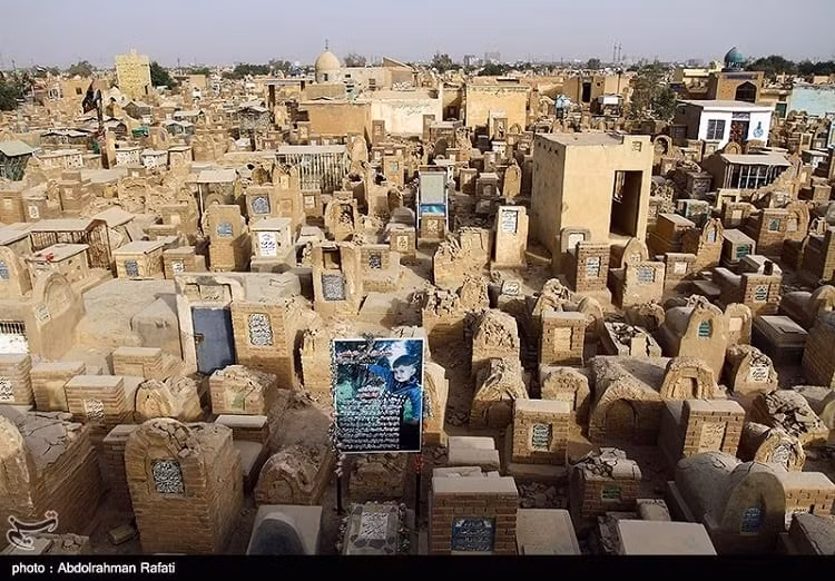 Khu nghĩa địa này không chỉ là một nơi chôn cất, mà còn là một trung tâm văn hóa và lịch sử quan trọng.