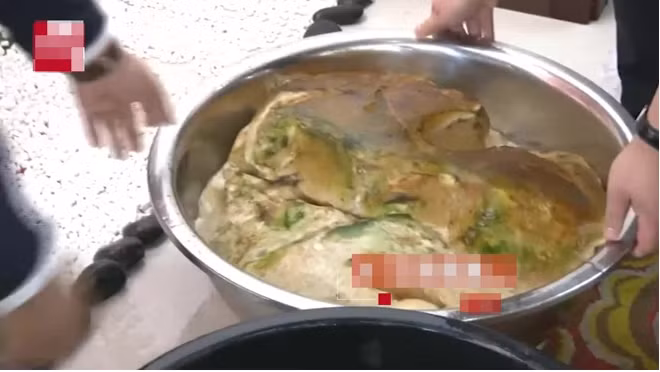 Anh ta đặt tảng thịt này trên thuyền và sau 6 tháng quên mất, anh ta nhận ra rằng tảng thịt không chỉ không hỏng, mà còn tăng thêm 5 kg.