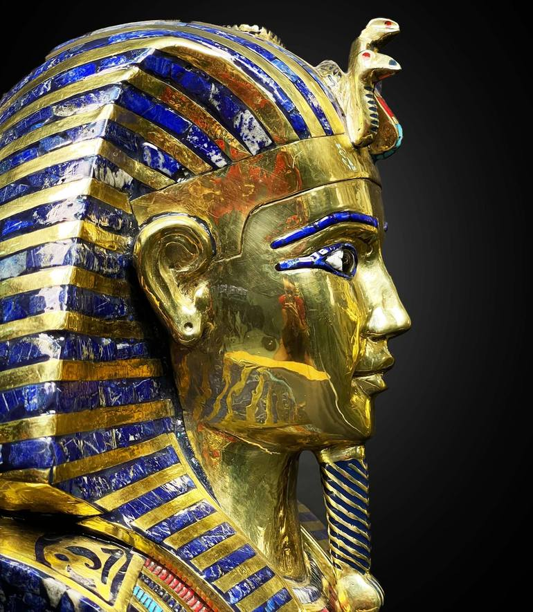 Một phần thách thức lớn trong việc tái hiện chân dung của Tutankhamun là thiếu thông tin về diện mạo cụ thể của vị vua này.