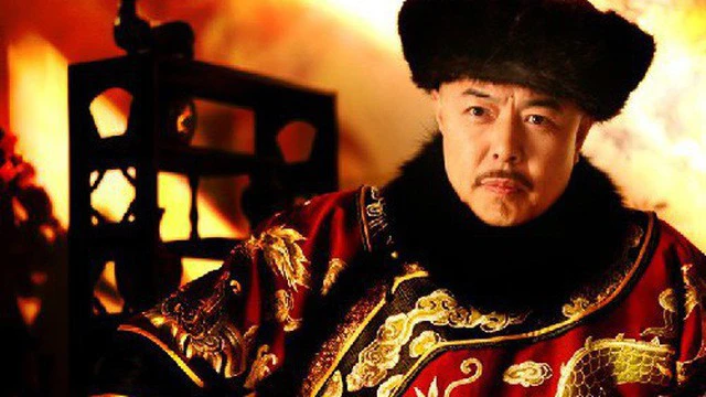 Tuy nhiên, niềm vui của Càn Long và Du Quý Phi không kéo dài lâu. Vĩnh Kỳ qua đời, Càn Long rơi vào tình trạng buồn rầu. Du Quý Phi trở thành người đồng cảm và an ủi Hoàng đế trong giai đoạn khó khăn này. Họ đã cùng nhau tâm sự, chia sẻ nhiều điều.