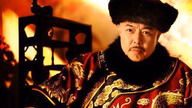 Tuy nhiên, niềm vui của Càn Long và Du Quý Phi không kéo dài lâu. Vĩnh Kỳ qua đời, Càn Long rơi vào tình trạng buồn rầu. Du Quý Phi trở thành người đồng cảm và an ủi Hoàng đế trong giai đoạn khó khăn này. Họ đã cùng nhau tâm sự, chia sẻ nhiều điều.