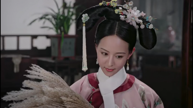 Trong một triều đại mà trẻ trung và xuân sắc được coi là tiêu chí hàng đầu để được lật thẻ bài, Du Quý Phi đã nắm bắt được tình cảm và sự quan tâm của vị vua bằng những phẩm chất tinh túy của mình.