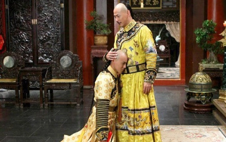 Sự ra đời của người con trai này đã khiến cho Du Quý Phi được tăng cấp bậc ba lần chỉ trong 8 năm. Vĩnh Kỳ không chỉ là vị Hoàng tử được yêu thương hết mực, mà còn là người con tài năng và đáng tự hào của Hoàng đế.