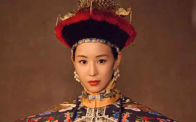 Du Quý Phi, vốn là một phụ nữ đáng kính với đức hạnh vượt trội và tính cách hiền thục. Bà đã từ nhỏ làm việc vô cùng chăm chỉ, mang trong mình tinh thần cống hiến.