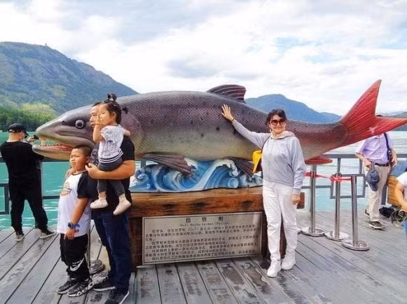 Trước sự hoang mang của nhiều người, các chuyên gia nghiên cứu đã quyết định đến hồ Kanas ở Tân Cương để tiến hành khảo sát một cách cẩn thận và nghiêm ngặt.