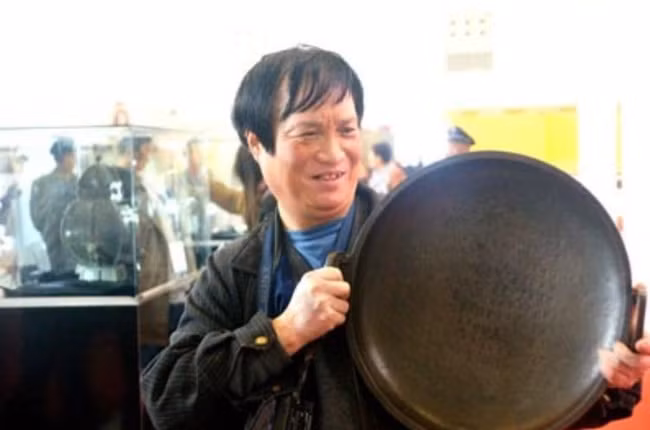 Do giá trị văn hóa và lịch sử lớn, có nhiều bản sao khay Hề Giáp xuất hiện ở Nhật Bản, Hồng Kông và nơi khác.