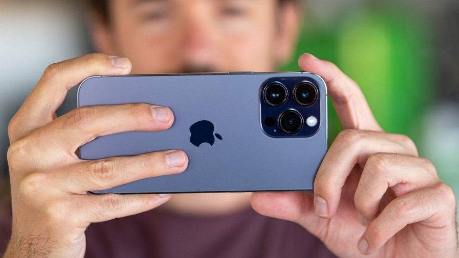  2. Thiết kế camera: Thiết kế camera của iPhone 14 Pro Max đẹp mắt và hiện đại, có thể thu hút nhiều người dùng. Không chỉ về mặt thẩm mỹ, camera này còn được thiết kế chắc chắn và đáng tin cậy.