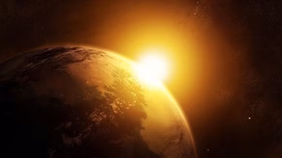 Hiện tượng này gây ra sự tăng cường đáng kể của hiện tượng thủy triều. Nước biển sẽ bị kéo về phía hướng của Mặt Trời và tạo thành một thủy triều lớn tập trung vào mặt đó của Trái Đất.