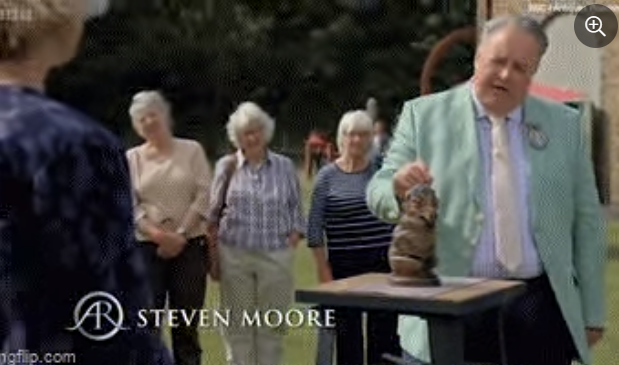 Tuy nhiên, chuyên gia Steven Moore của chương trình Antique Roadshow đã phát hiện ra rằng bức tượng này là một món đồ cổ có giá trị lớn.