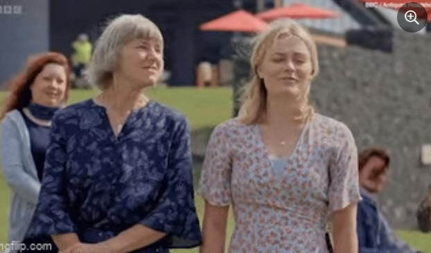 Ở Anh có một chương trình thẩm định các món đồ cổ mang tên Antiques Roadshow và mới đây, hai người phụ nữ đã mang đến một bức tượng chim kỳ lạ để nhờ chuyên gia xem xét.