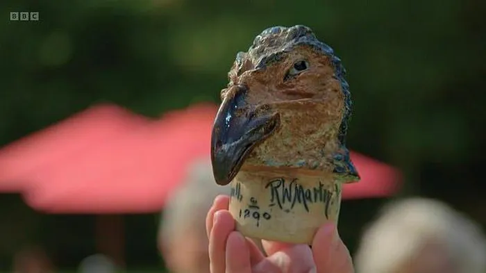 Steven Moore nhận định rằng nếu các phần bị mất của bức tượng được tìm thấy, nó có thể được bán với giá 70.000 bảng Anh (khoảng 2 tỷ VNĐ), và riêng phần đầu của con chim đã có giá trị khoảng 4000 bảng Anh (khoảng 120 triệu VNĐ).