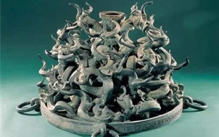 Tang trống Tăng Hầu Ất được khai quật tại Tô Châu, Hồ Bắc vào năm 1977. Nó là một món quà cống tặng vua Tăng Hầu Ất từ vương quốc chư hầu cách đây hơn 2.000 năm.