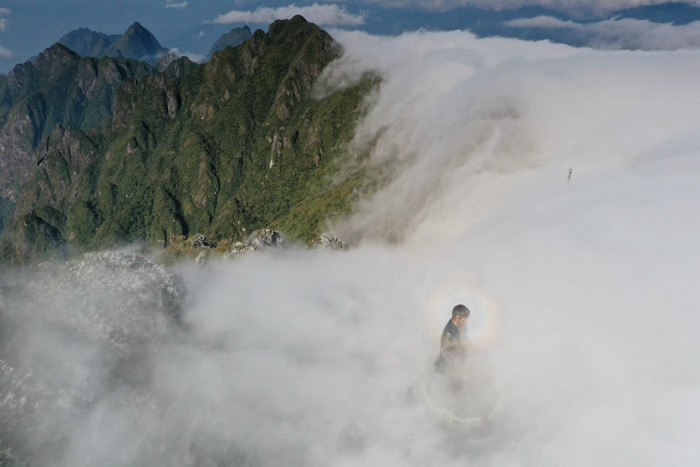 "Phật quang" theo quan niệm dân gian là một hình thức "hiển linh" của Phật, được xem như điềm lành.