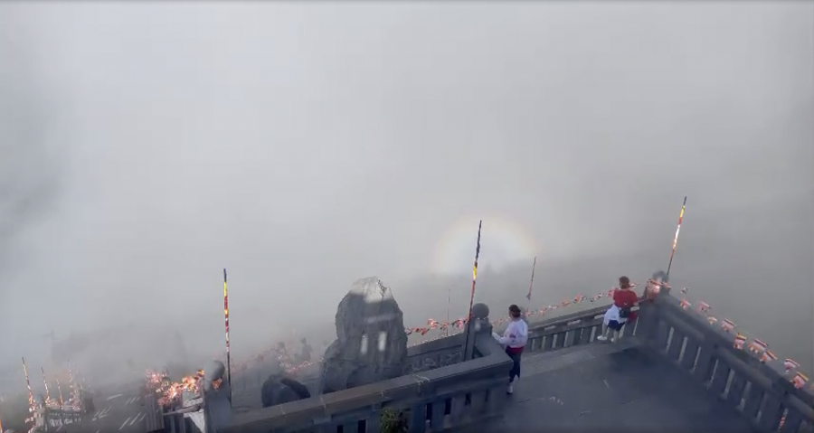 Nhiều người cảm thấy may mắn khi được chứng kiến hiện tượng này ngay trước ngày lễ Phật Đản. Tuy nhiên, xét trên góc độ khoa học, "Phật quang" chỉ là một hiện tượng quang học.