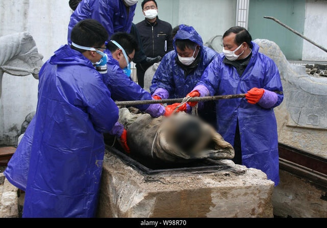 Da, tóc và các nét trên khuôn mặt xác ướp vẫn được bảo quản nguyên vẹn. Thậm chí lông mày vẫn chưa rụng.