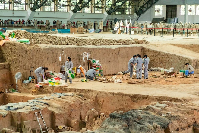 Phóng viên đã liên lạc với ông Mã, Giám đốc Bộ phận Quản lý di vật của Bảo tàng Lăng mộ Hoàng đế Tần Thủy Hoàng, để tìm hiểu về vấn đề này.