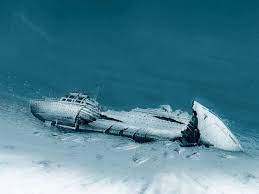 Sau khi các quả ngư lôi phát nổ, nhiều người đã tức khắc thiệt mạng và những người rơi xuống biển cũng không thể sống sót.