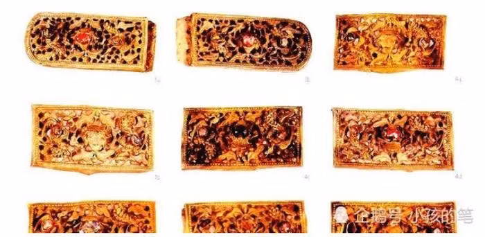 Tuy nhiên, một sự cố không ngờ đã xảy ra. Ngay khi thuốc nổ được kích hoạt, một lượng lớn vàng bạc châu báu từ đâu mà bắn tung tóe khắp mọi nơi. Kho báu bất ngờ này làm cho tất cả mọi người đều sửng sốt. (Ảnh: QQ News)