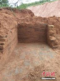 Theo đánh giá của họ, những món đồ này được thiết kế tinh xảo, và một số món trang sức bằng ngọc bích có thể được xem là bảo vật quốc gia. Tổng trị giá của số cổ vật thu thập được ước tính lên tới 200 triệu NDT (tương đương khoảng 660 tỷ đồng). (Ảnh minh họa)