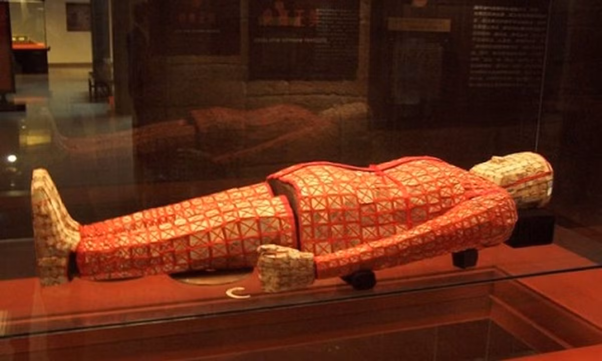 Những viên ngọc bích cũng được cho là giúp bảo vệ thi thể người chết không bị phân hủy. jglạ;a