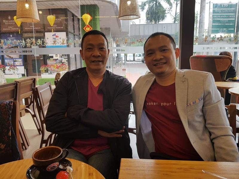 MC Lại Văn Sâm và con trai - nhà báo Lại Bắc Hải Đăng. Con trai người dẫn chương trình "Ai là triệu phú" hiện đang đảm nhận vị trí Phó Trưởng ban VTV3.