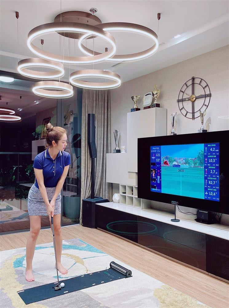 Jennifer Pham dap tra tay doi khi bi mang 'song vo cam mua dich'